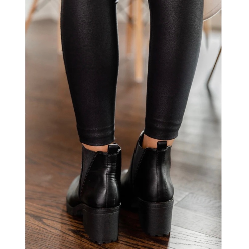 Black Stylish Chelsea Lug Sole Bootie - Picture 4 of 8
